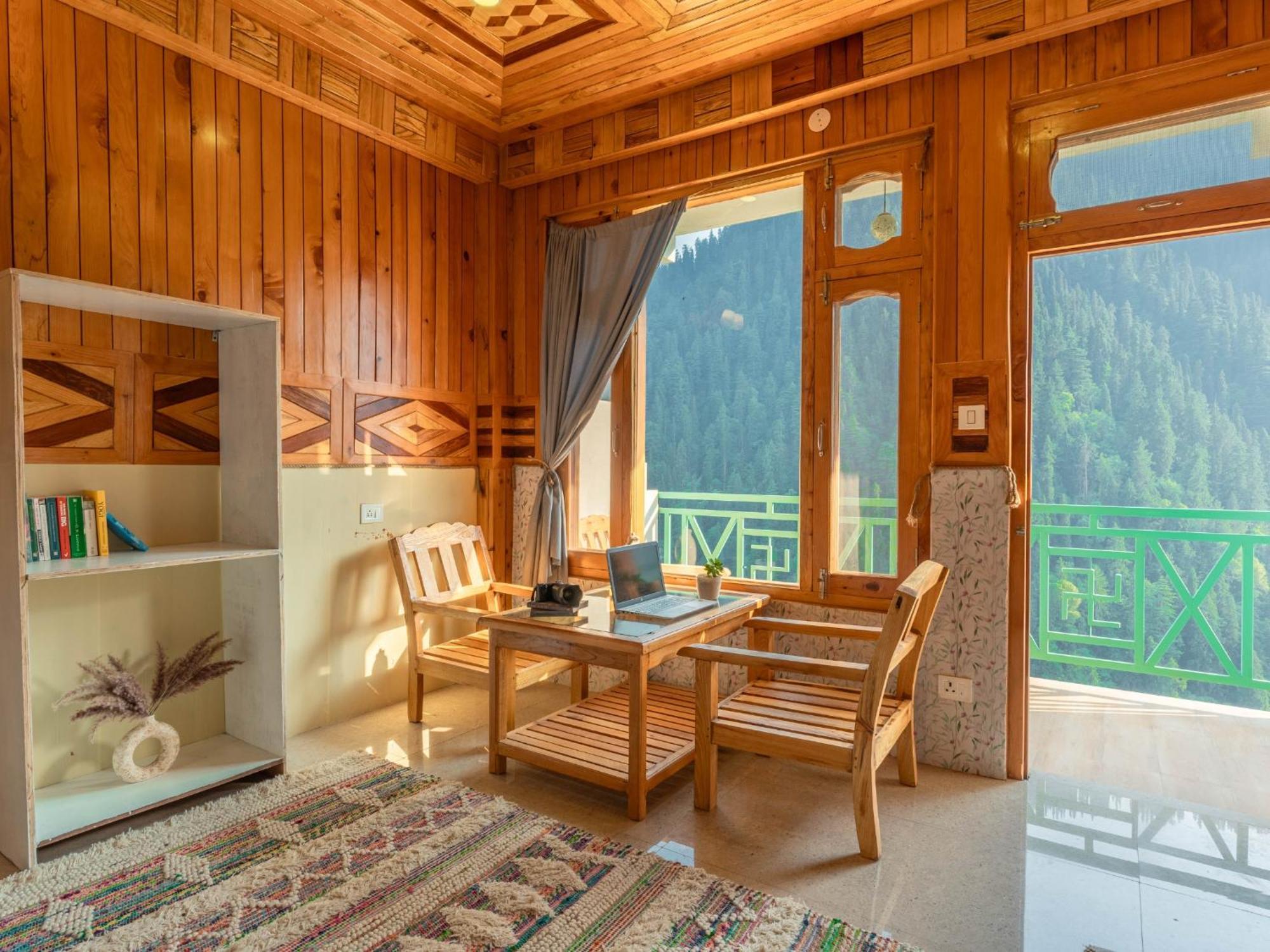 Moustache Shoja, Jibhi Hostel Екстериор снимка