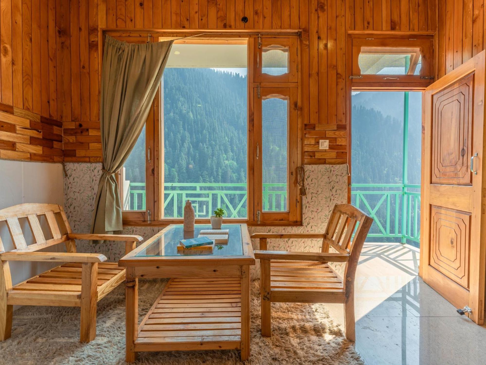 Moustache Shoja, Jibhi Hostel Екстериор снимка