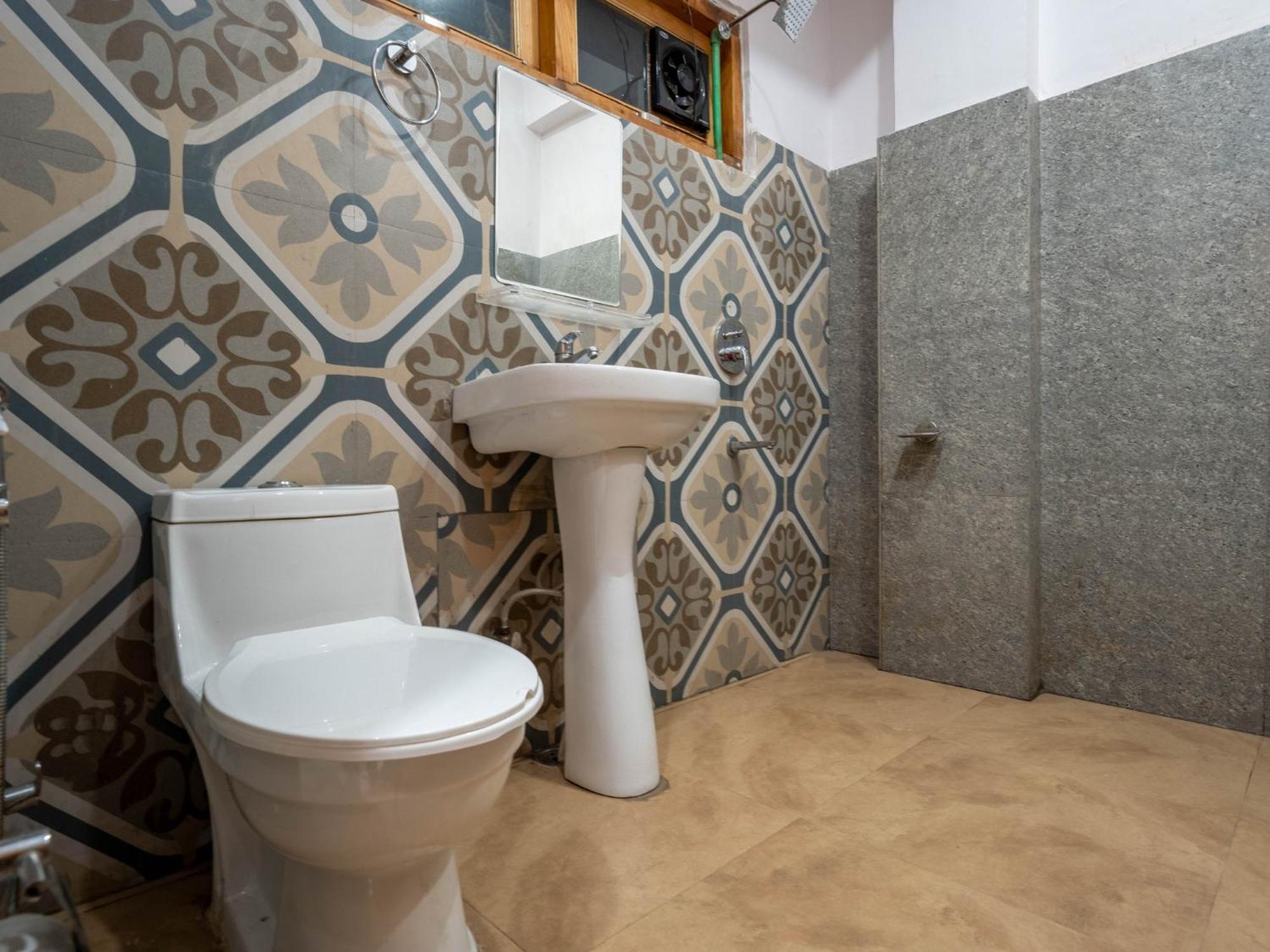 Moustache Shoja, Jibhi Hostel Екстериор снимка