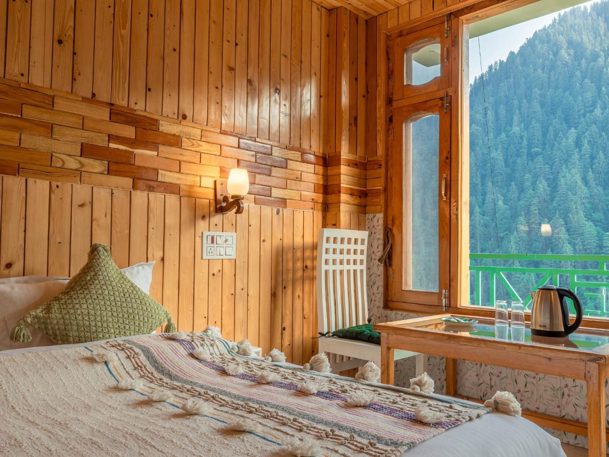 Moustache Shoja, Jibhi Hostel Екстериор снимка