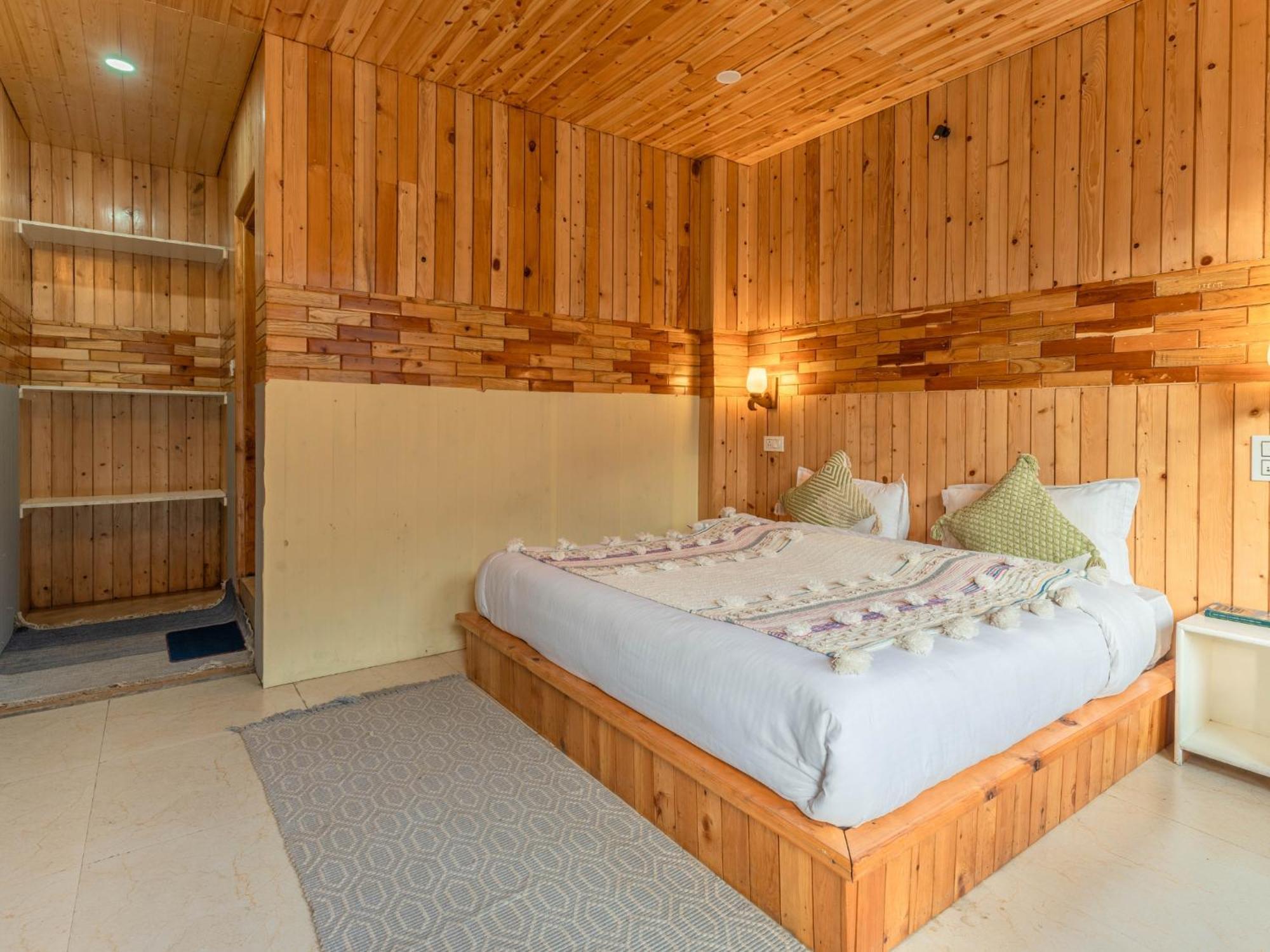 Moustache Shoja, Jibhi Hostel Екстериор снимка