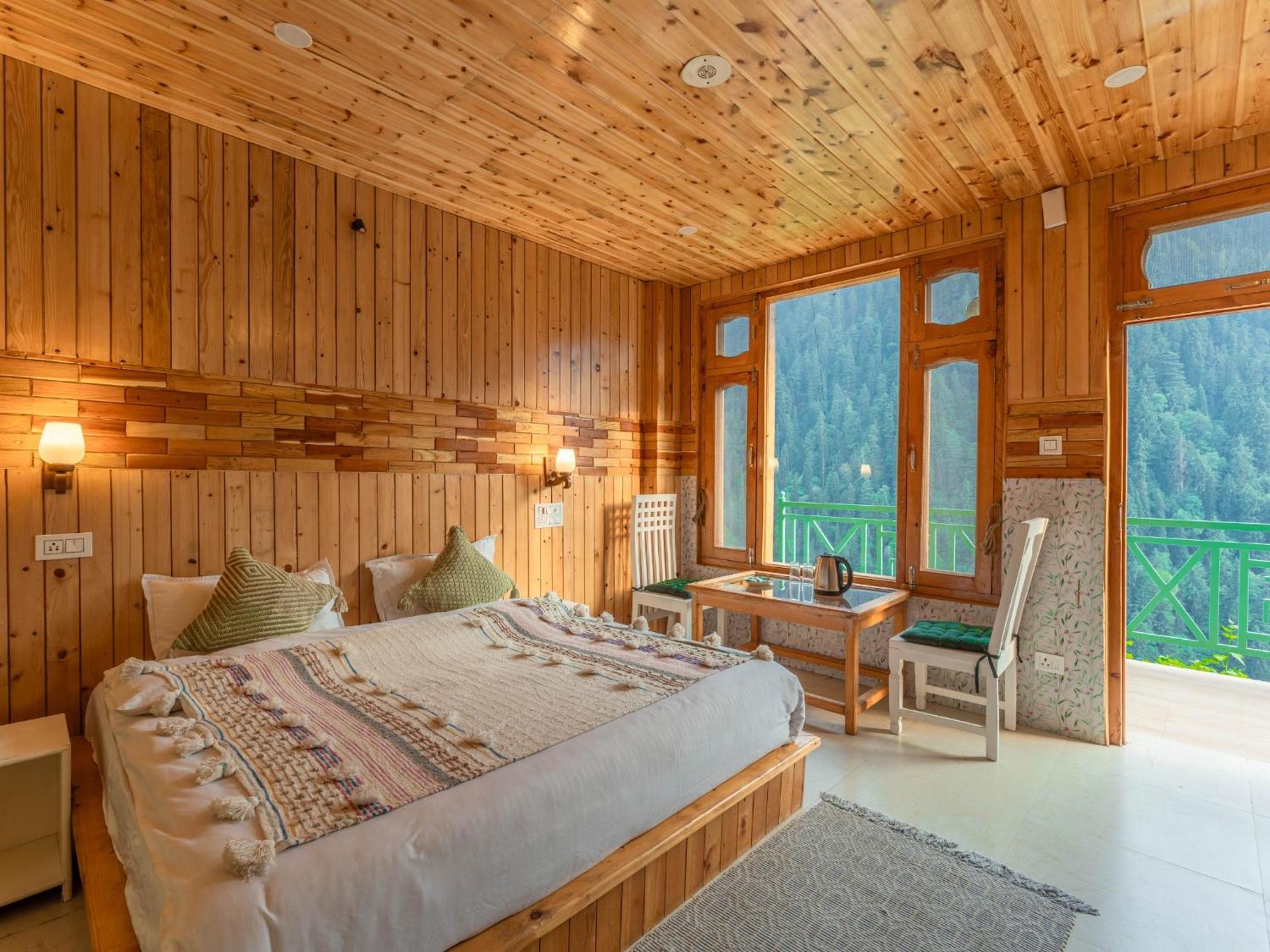 Moustache Shoja, Jibhi Hostel Екстериор снимка