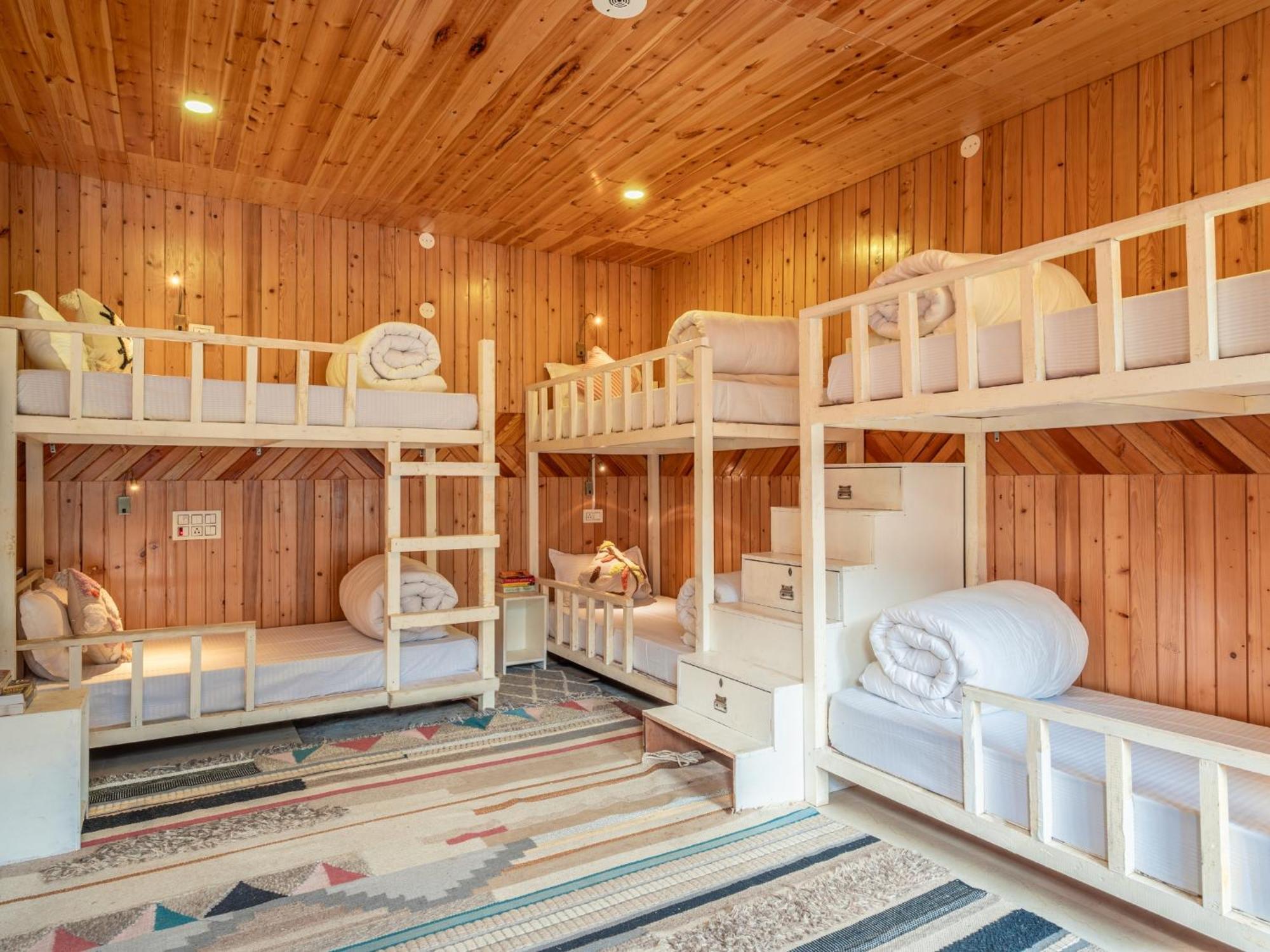 Moustache Shoja, Jibhi Hostel Екстериор снимка