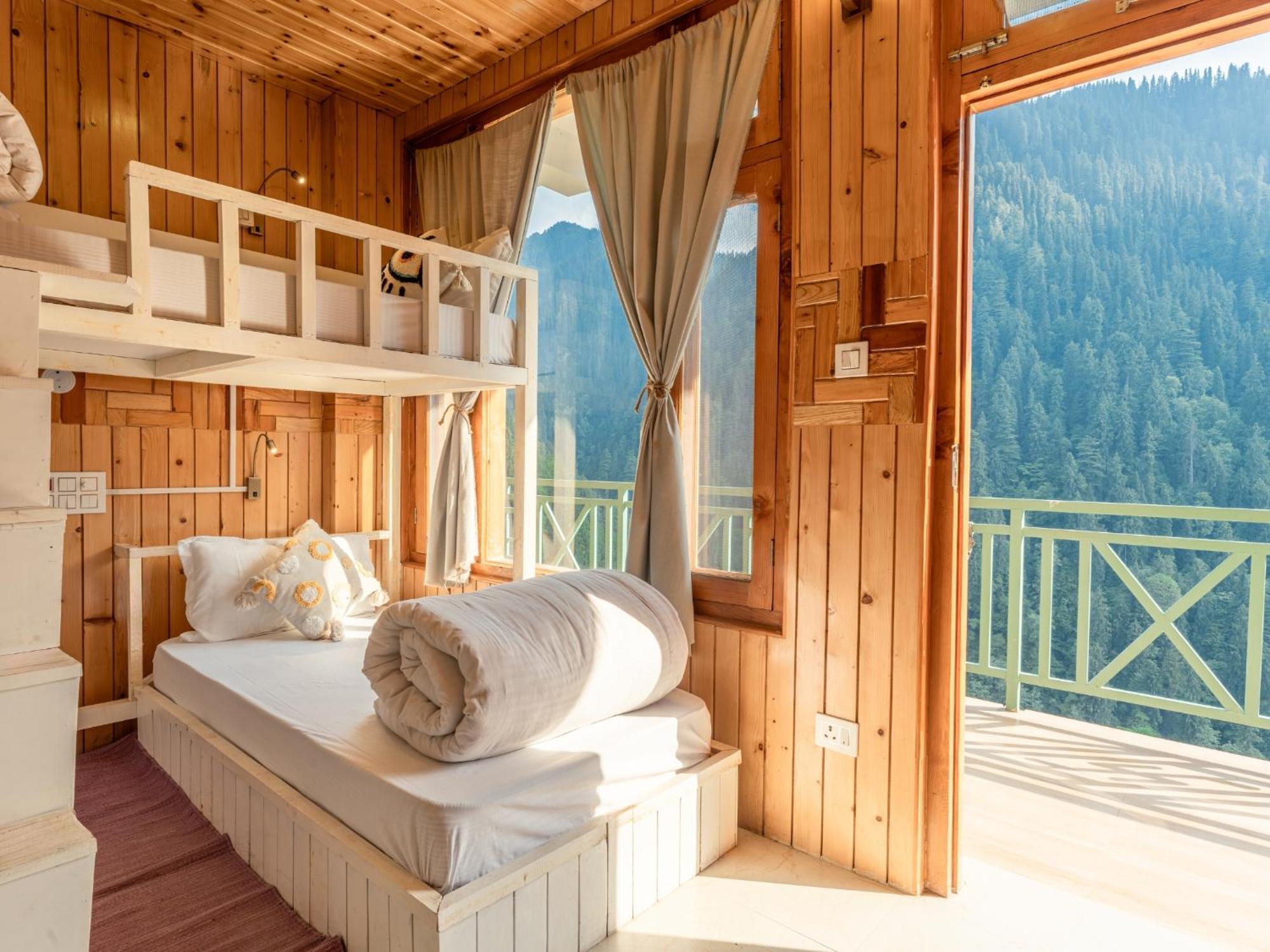 Moustache Shoja, Jibhi Hostel Екстериор снимка