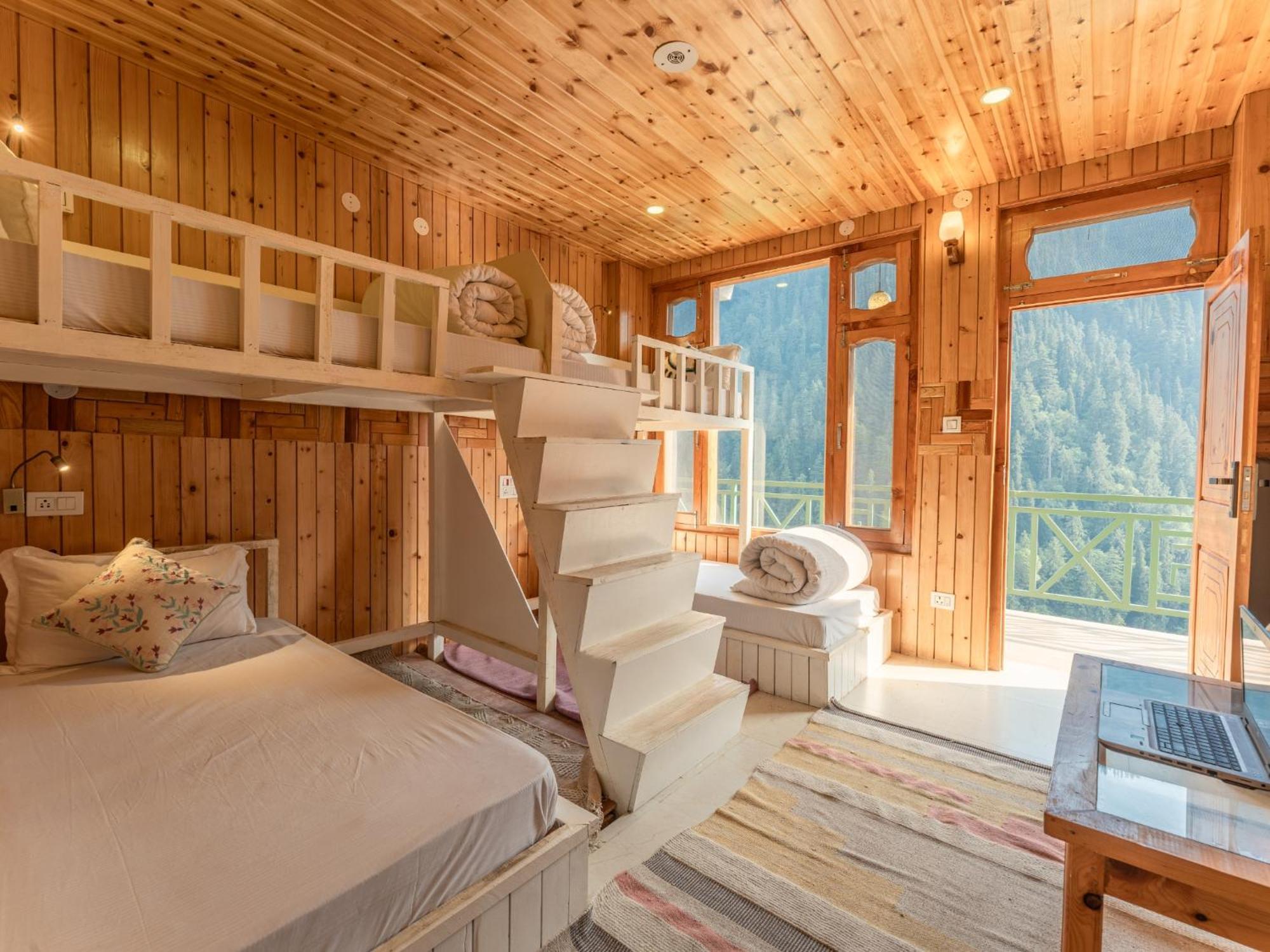 Moustache Shoja, Jibhi Hostel Екстериор снимка
