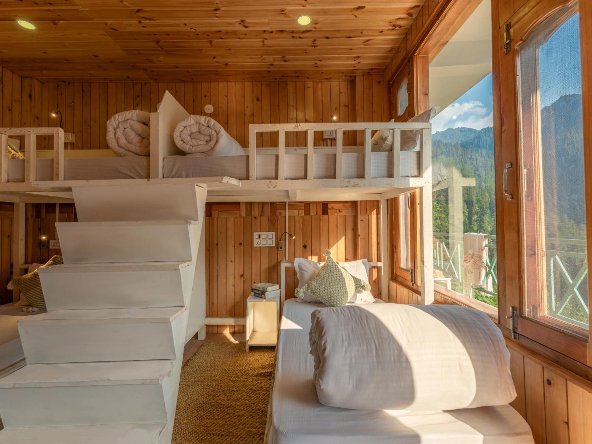 Moustache Shoja, Jibhi Hostel Екстериор снимка