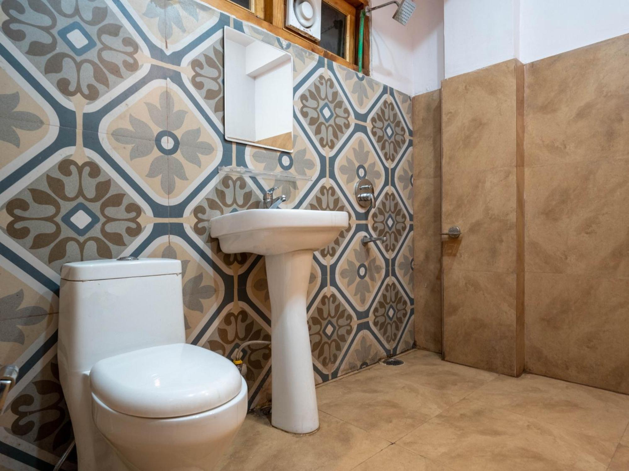 Moustache Shoja, Jibhi Hostel Екстериор снимка