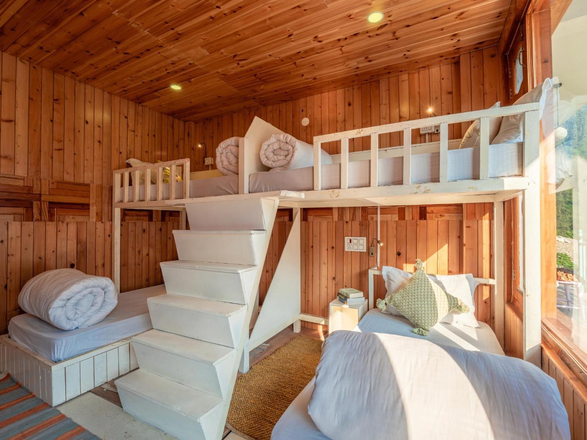 Moustache Shoja, Jibhi Hostel Екстериор снимка