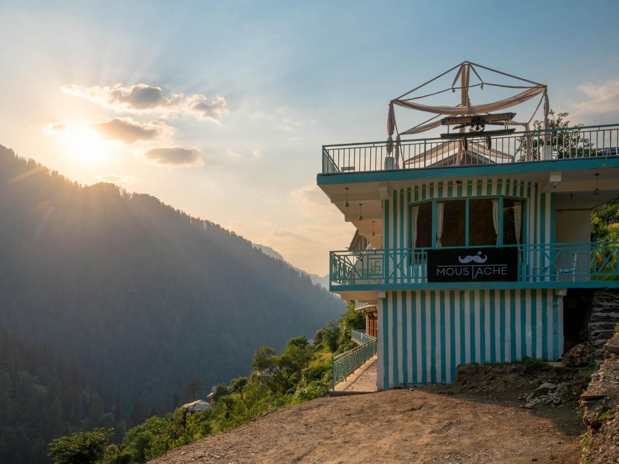 Moustache Shoja, Jibhi Hostel Екстериор снимка