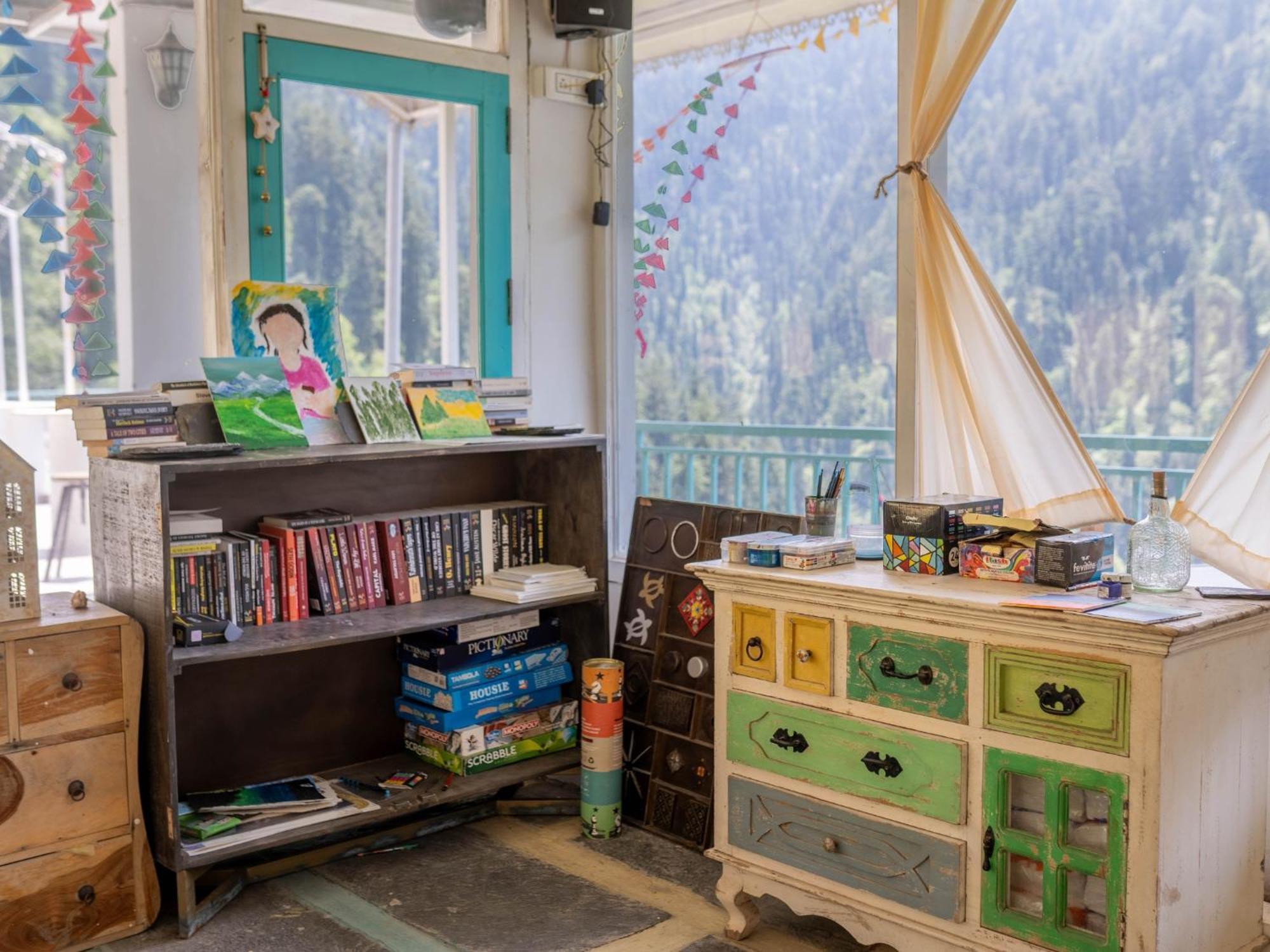 Moustache Shoja, Jibhi Hostel Екстериор снимка