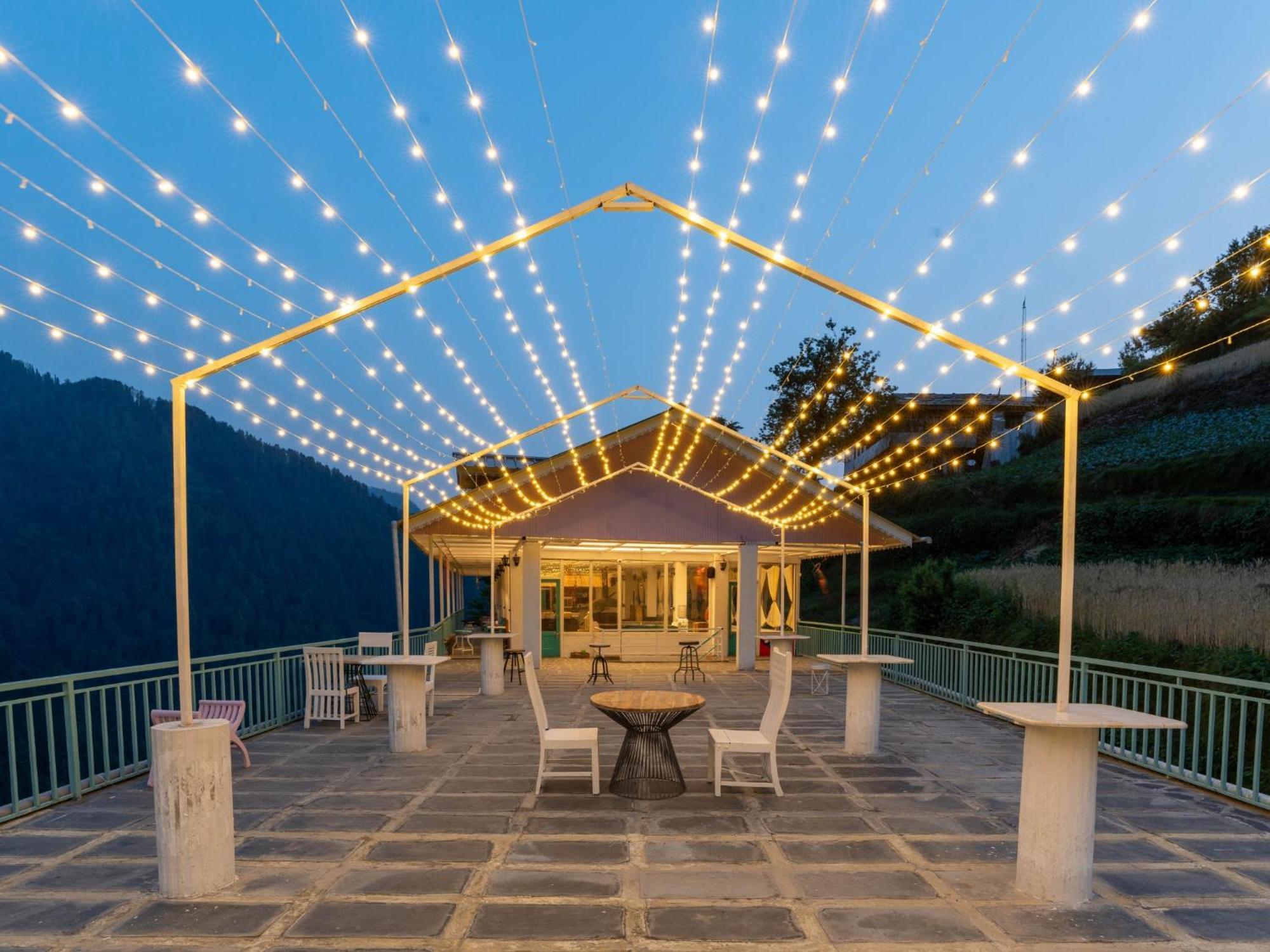 Moustache Shoja, Jibhi Hostel Екстериор снимка