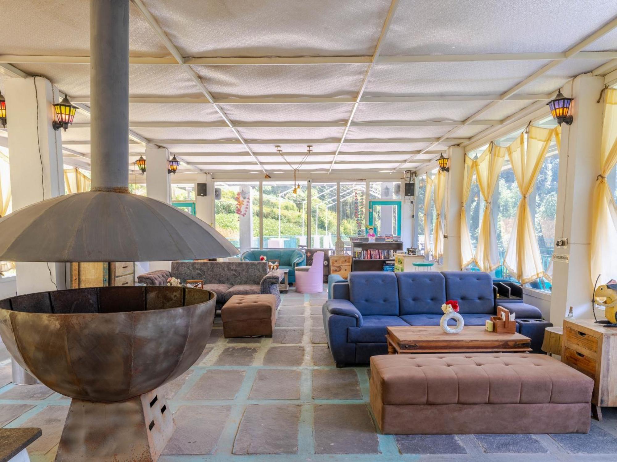 Moustache Shoja, Jibhi Hostel Екстериор снимка