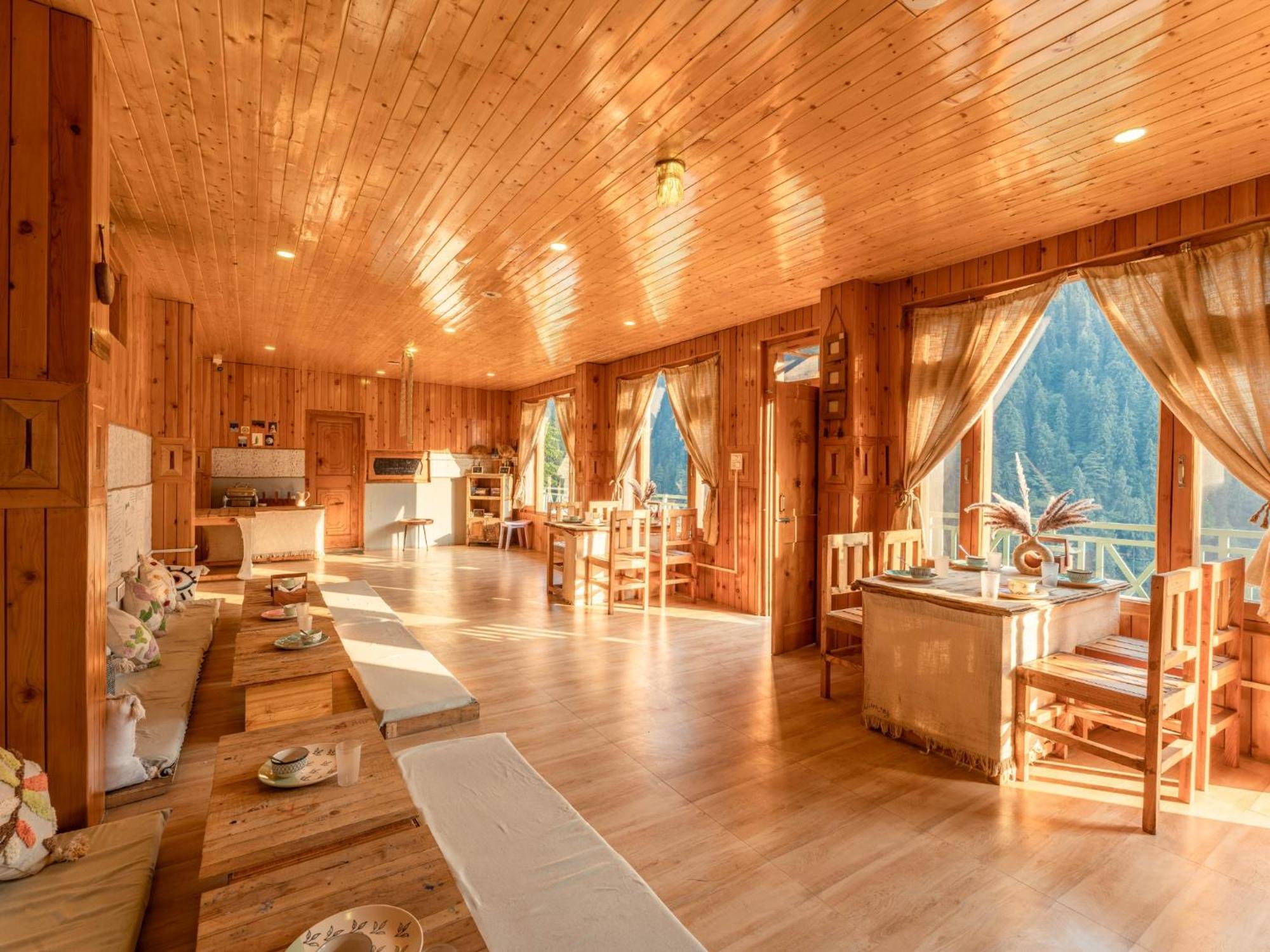 Moustache Shoja, Jibhi Hostel Екстериор снимка