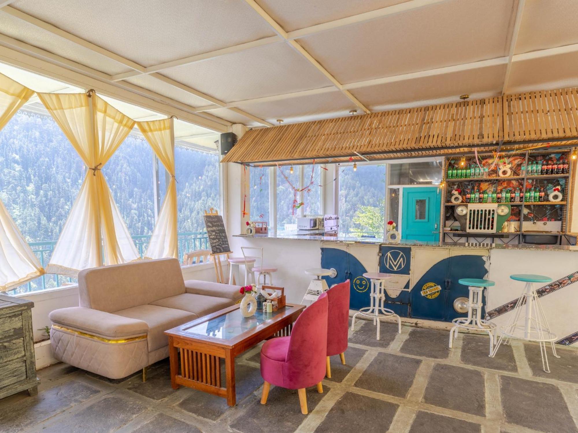 Moustache Shoja, Jibhi Hostel Екстериор снимка